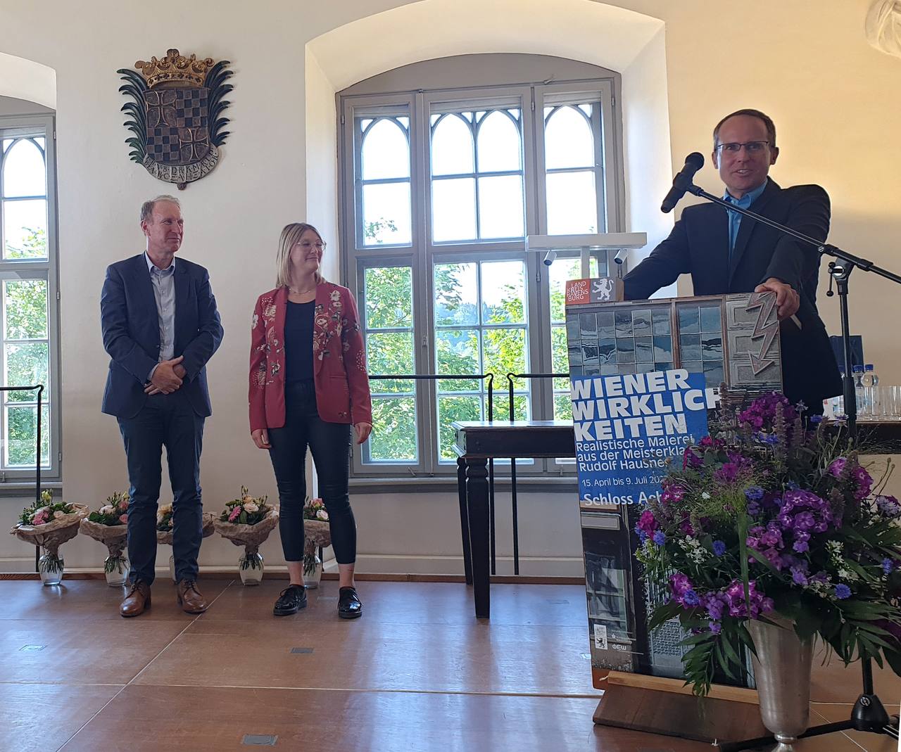 Laudator Dr. Sönke Voss, RAFI-Ausbildungsleiterin Jana Brielmayer und Dr. Lothar Seybold, CEO von RAFI, bei der Preisverleihung für den besten Ausbildungsbetrieb der Region